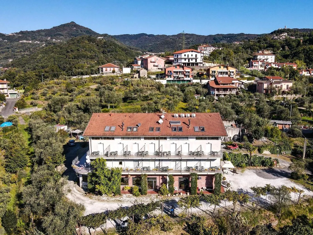 Albergo Ristorante La Greppia Montedivalli Chiesa 3*,