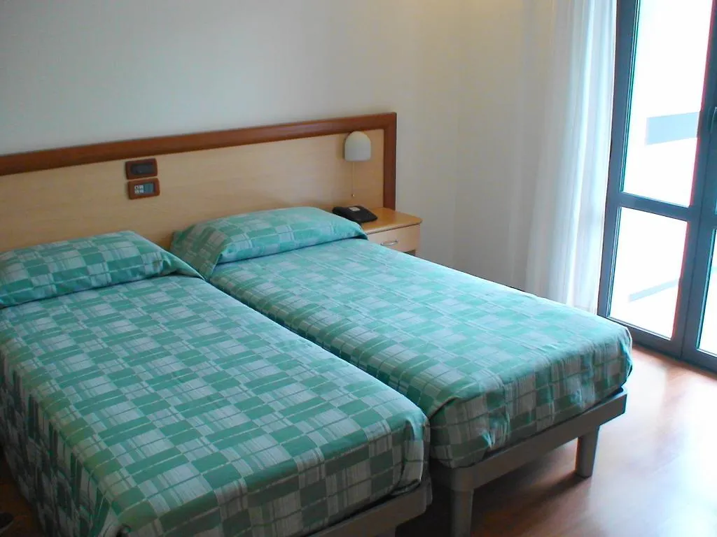 Albergo Ristorante La Greppia Montedivalli Chiesa 3*,