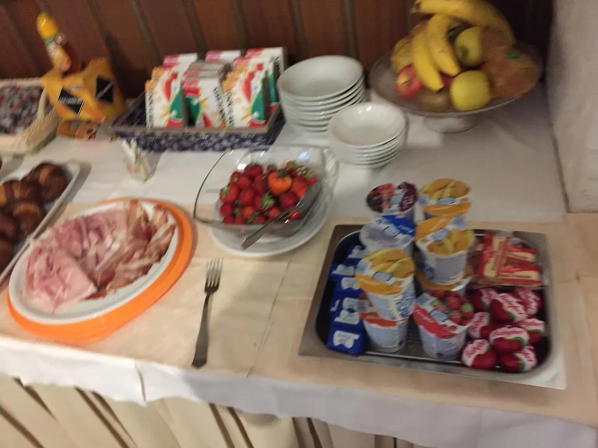 Albergo Ristorante La Greppia Montedivalli Chiesa 3*,
