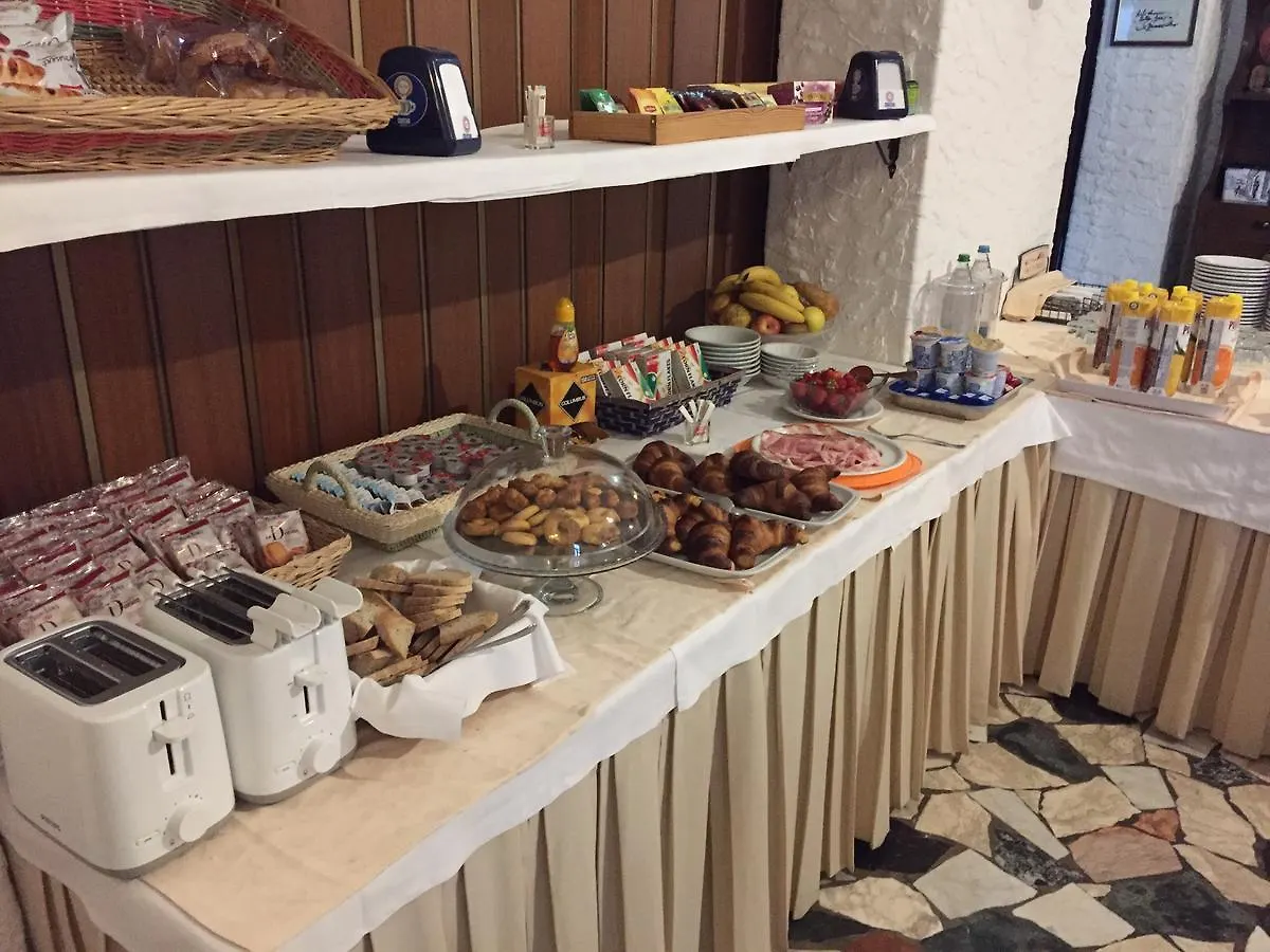 Albergo Ristorante La Greppia Montedivalli Chiesa 3*,